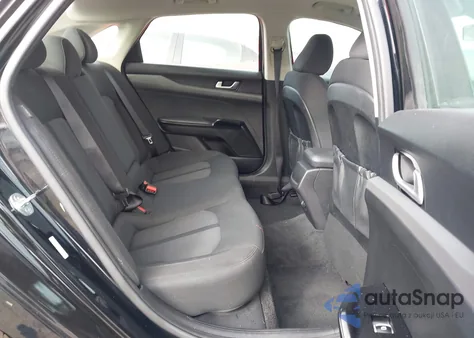 2022 Kia K5 Lxs z USA, uszkodzony, nr VIN 5XXG14J21NG111360